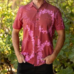 NWT Fighting Eel/Ava Sky Men’s Plumeria Lei Shirt